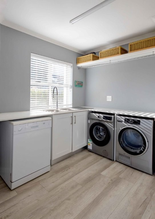 Corner Delight at Onrust Beach thumbnail 5